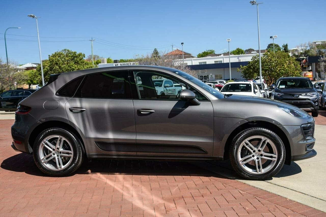 Porsche Macan image 4