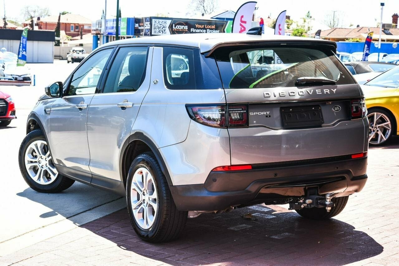 Land Rover Discovery Sport image 2