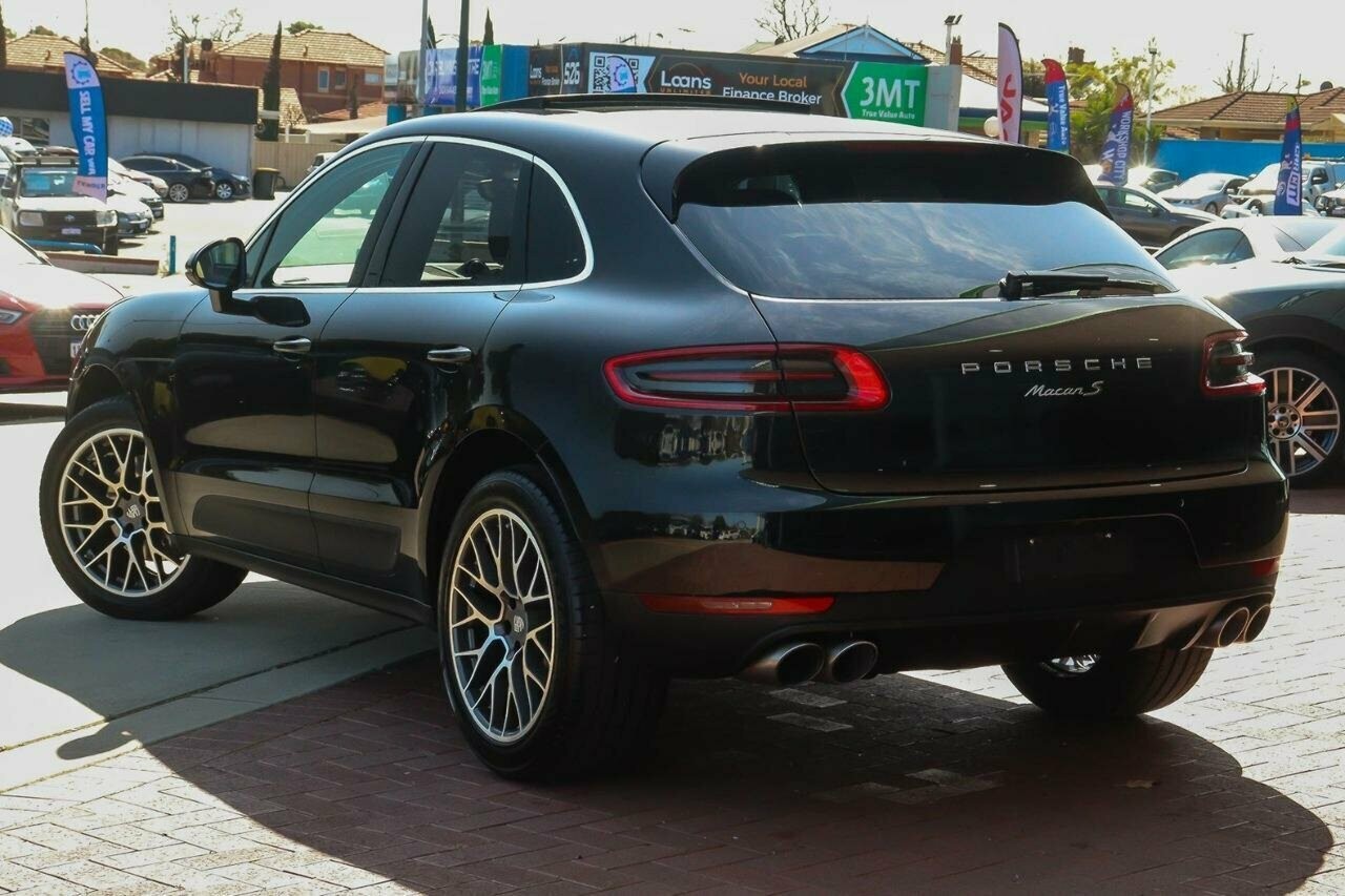 Porsche Macan image 2