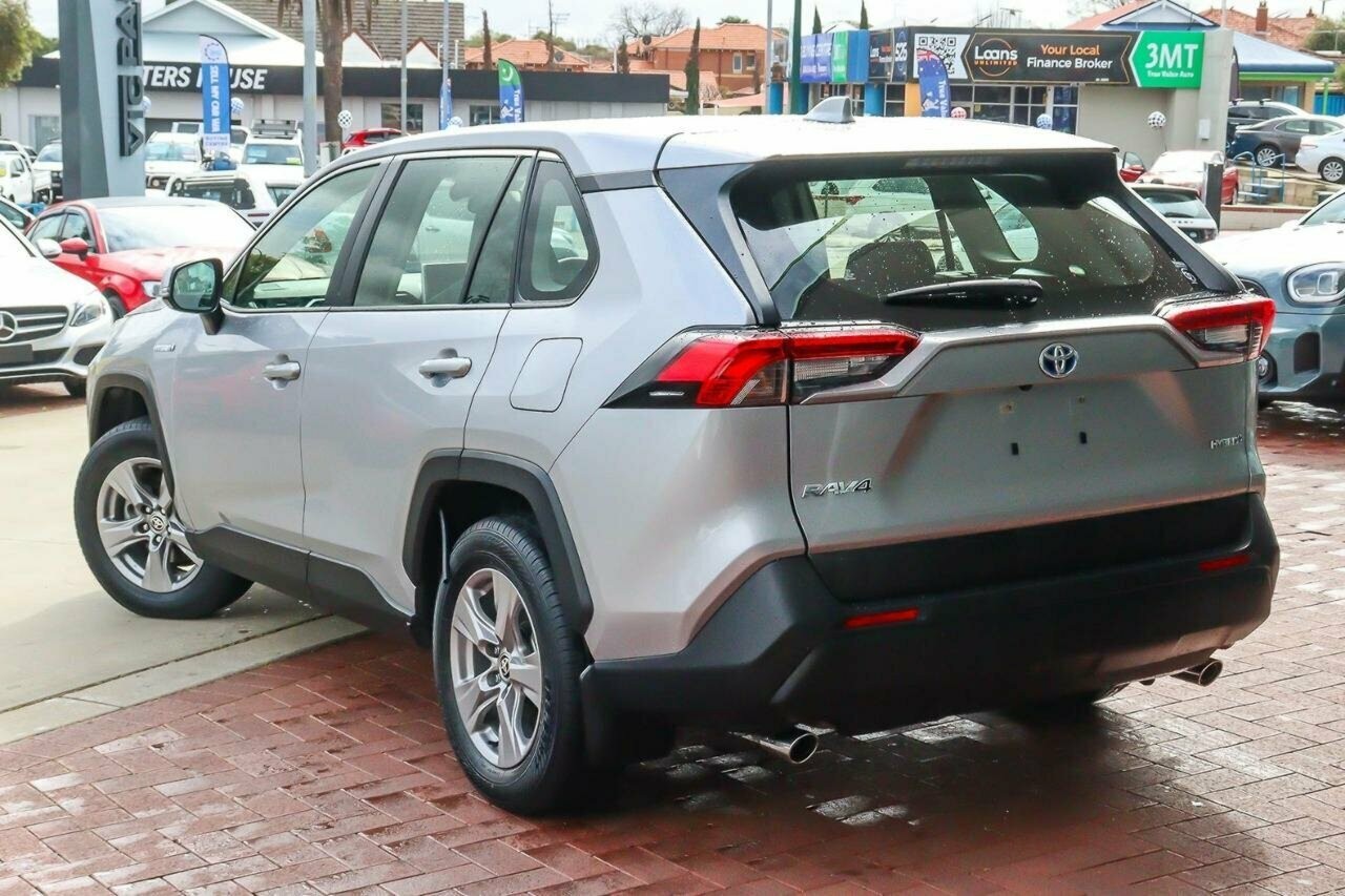 Toyota Rav4 image 2