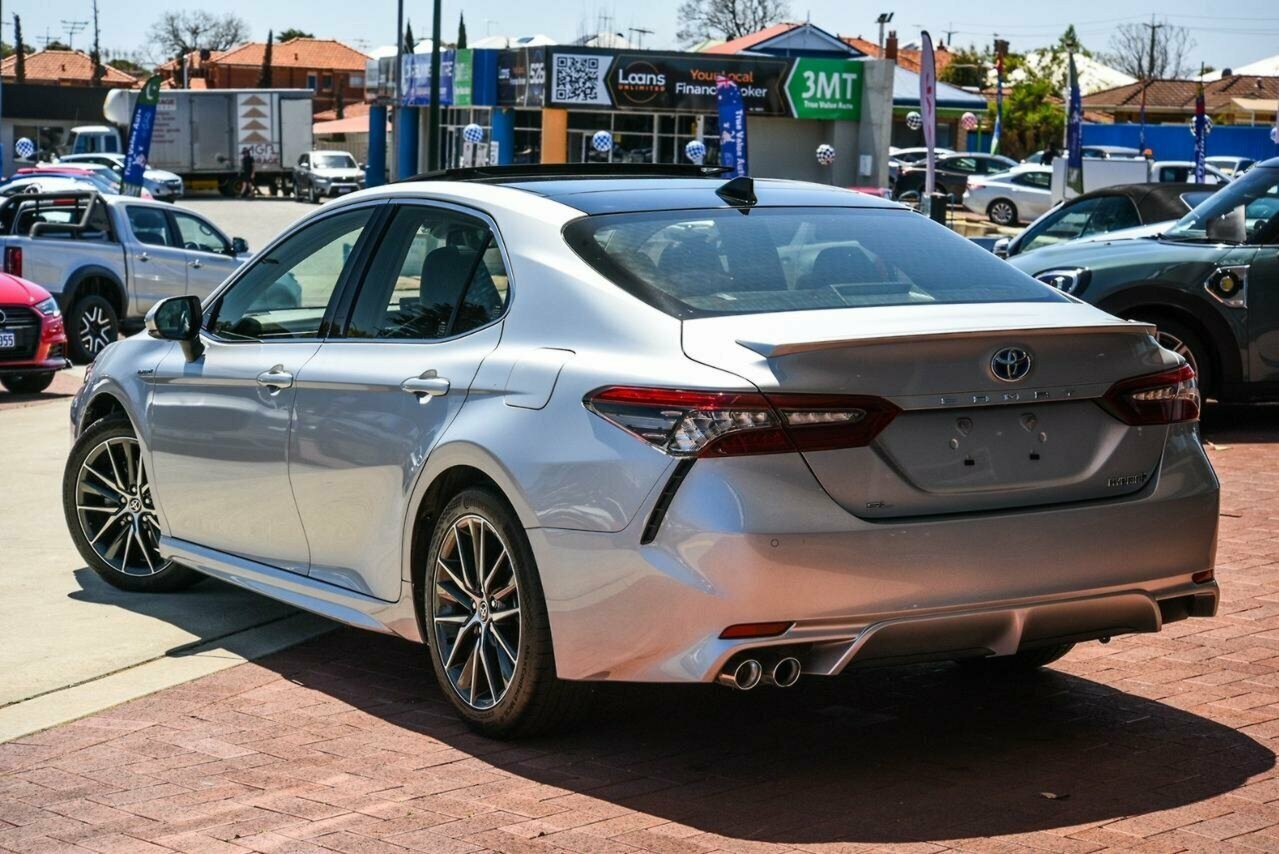 Toyota Camry image 2