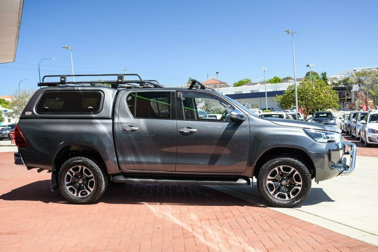 Toyota Hilux image 4