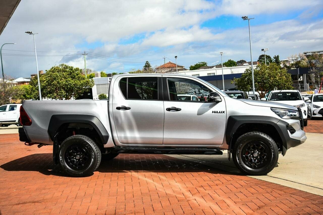 Toyota Hilux image 4