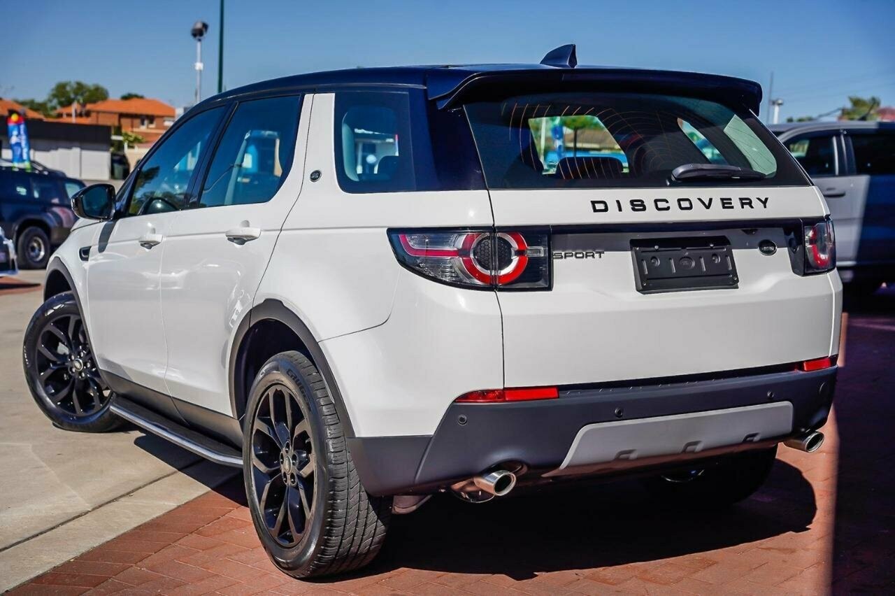 Land Rover Discovery Sport image 2