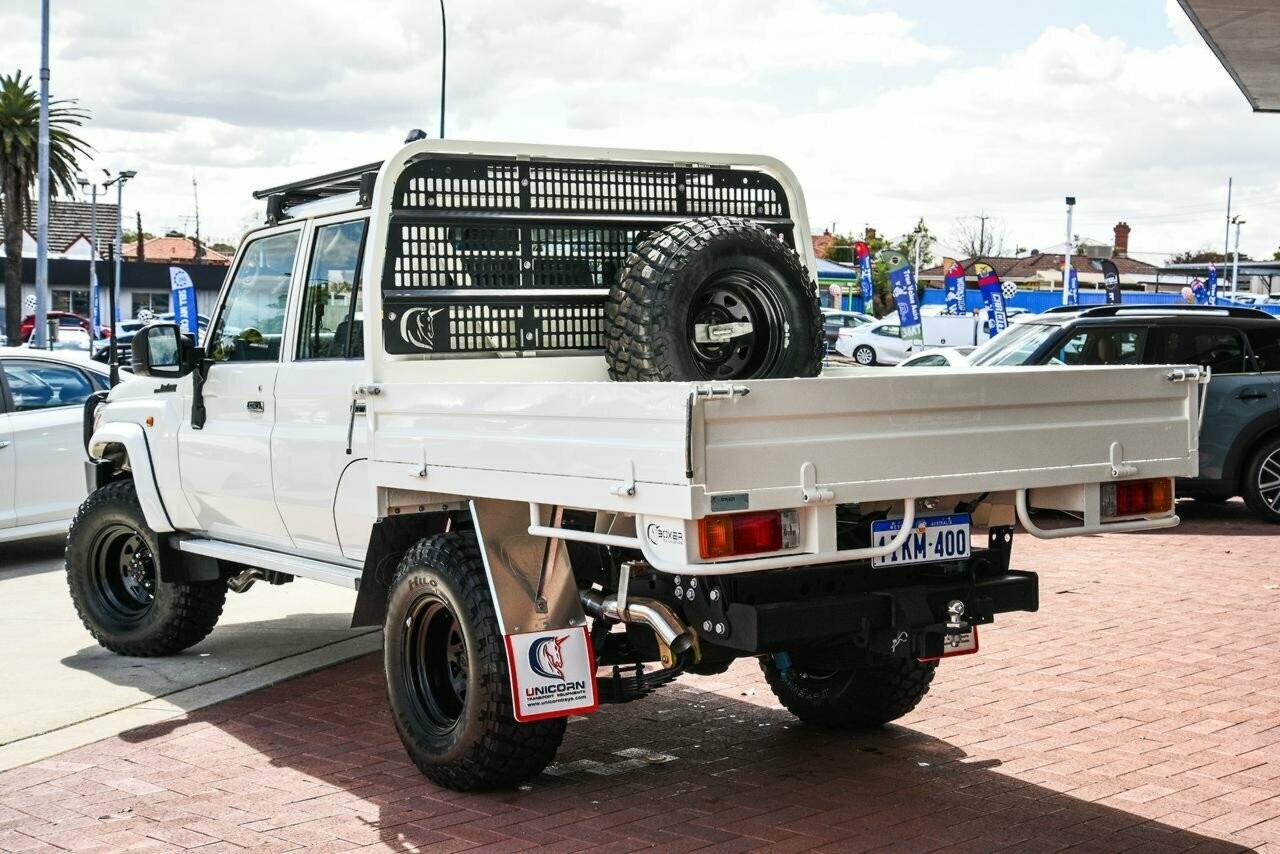 Toyota Landcruiser image 2