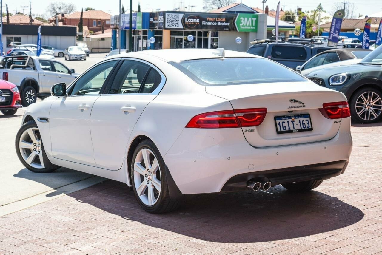 Jaguar Xe image 2