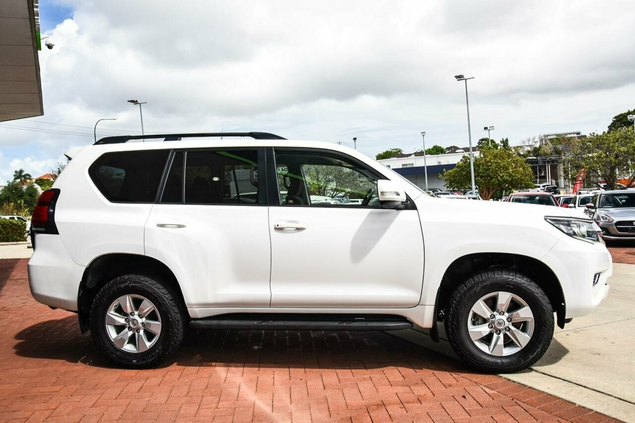 Toyota Landcruiser Prado image 4