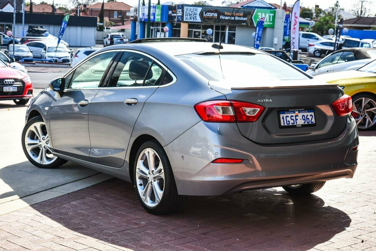 Holden Astra image 2