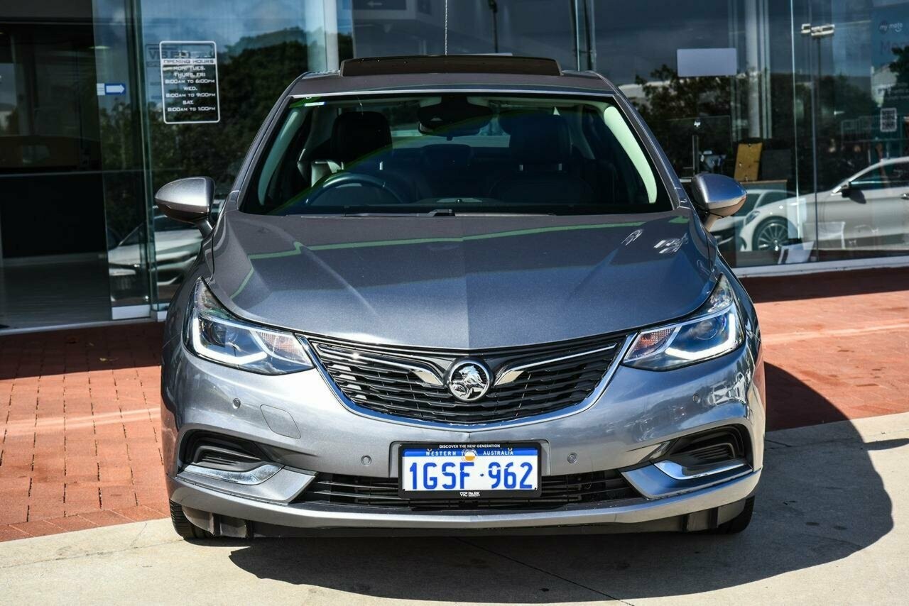 Holden Astra image 3