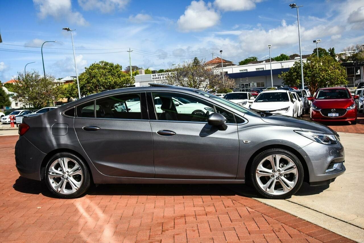 Holden Astra image 4