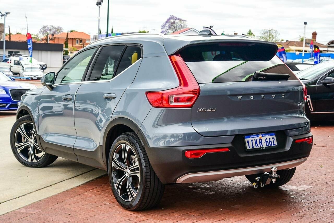 Volvo Xc40 image 2