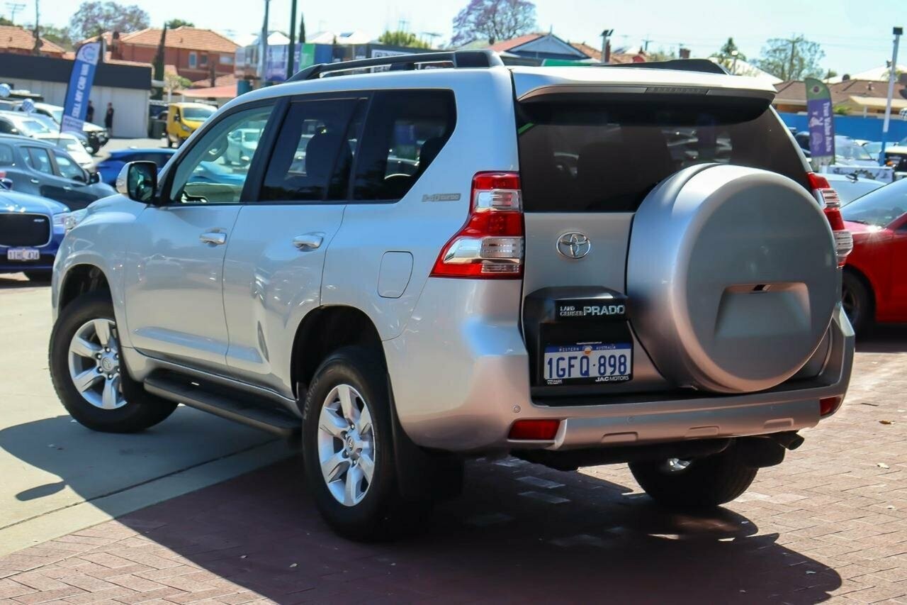 Toyota Landcruiser Prado image 2