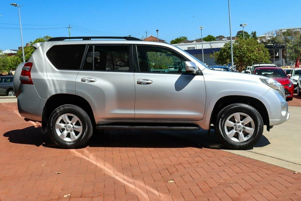 Toyota Landcruiser Prado image 3