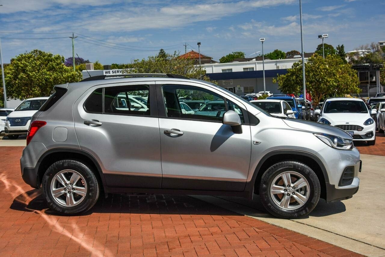 Holden Trax image 4