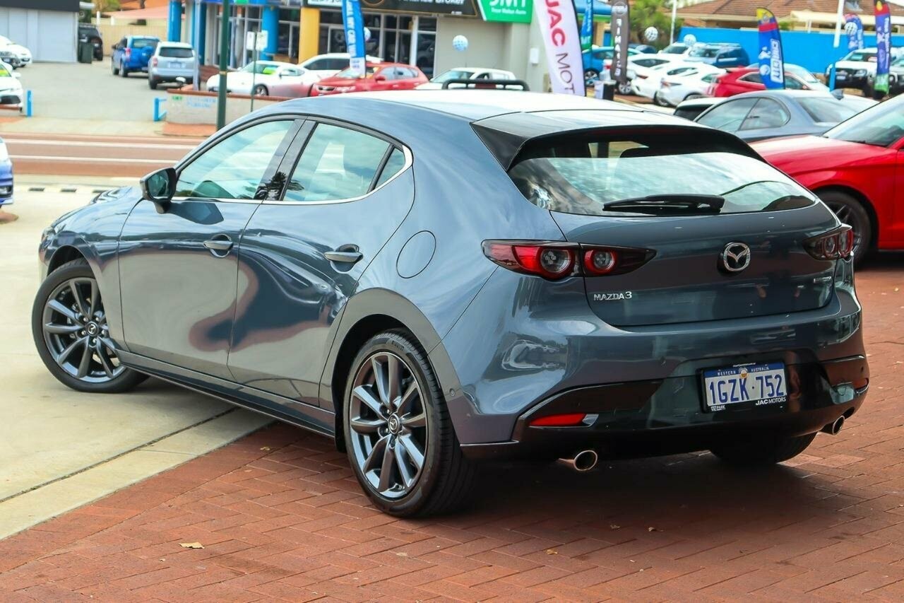 Mazda 3 image 2