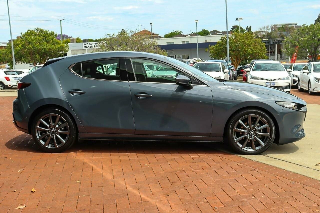 Mazda 3 image 3