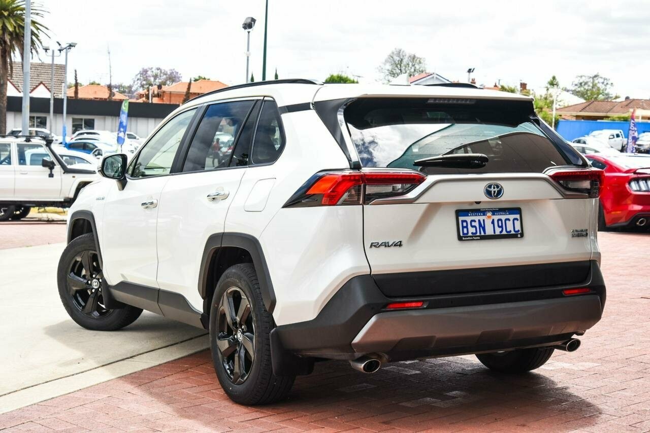 Toyota Rav4 image 2