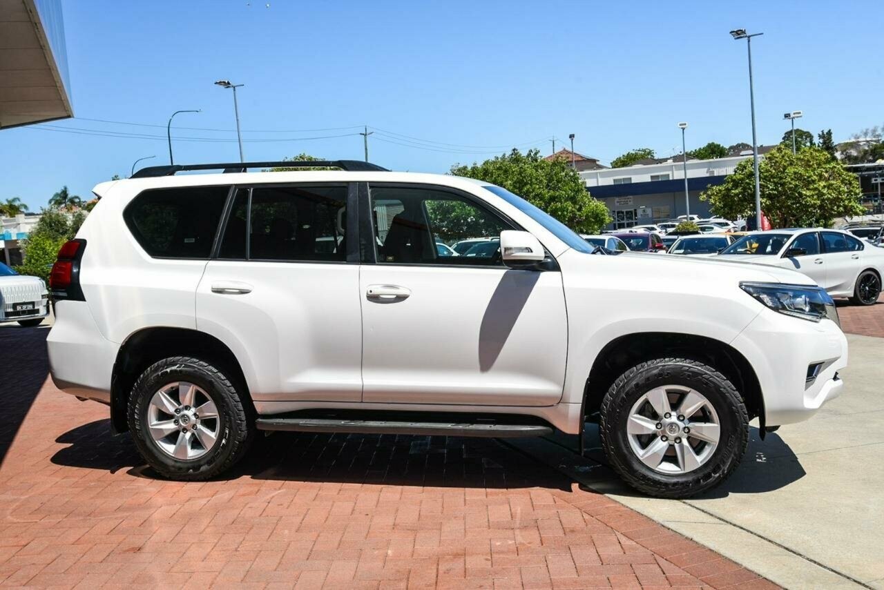 Toyota Landcruiser Prado image 4