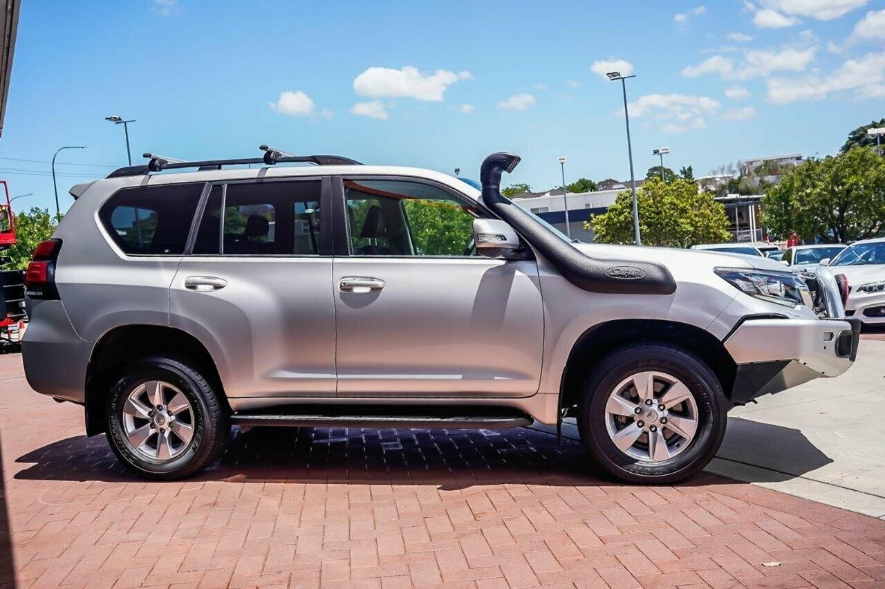 Toyota Landcruiser Prado image 3