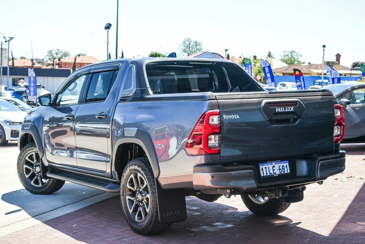 Toyota Hilux image 2