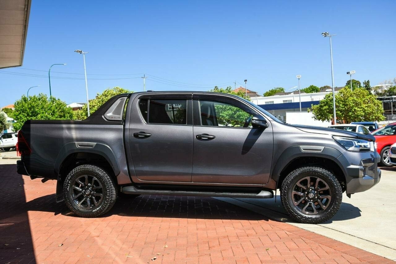 Toyota Hilux image 4