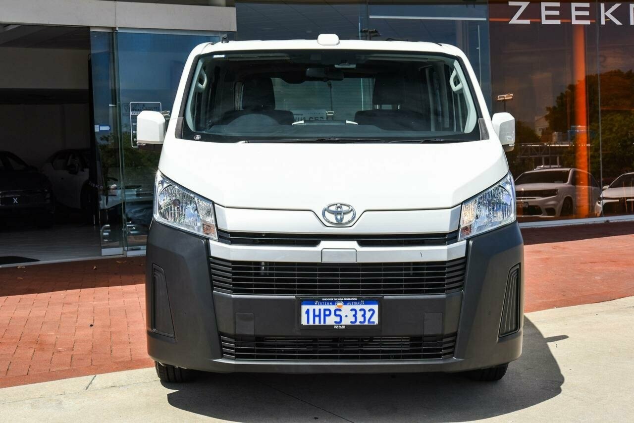 Toyota Hiace image 3