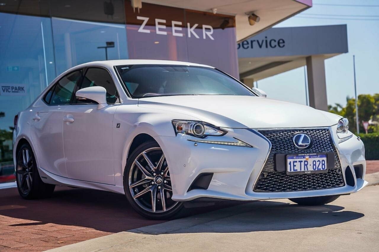 Lexus Is image 1