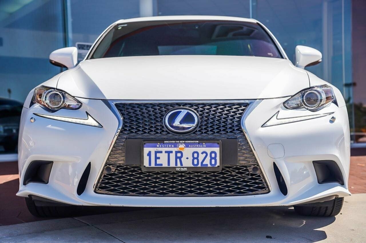 Lexus Is image 4