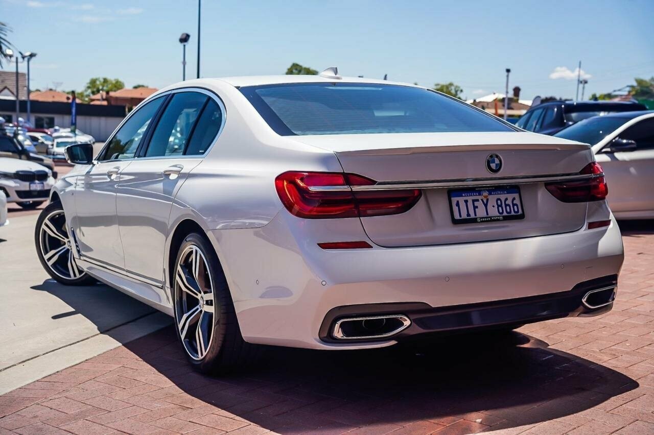 BMW 7 Series image 2