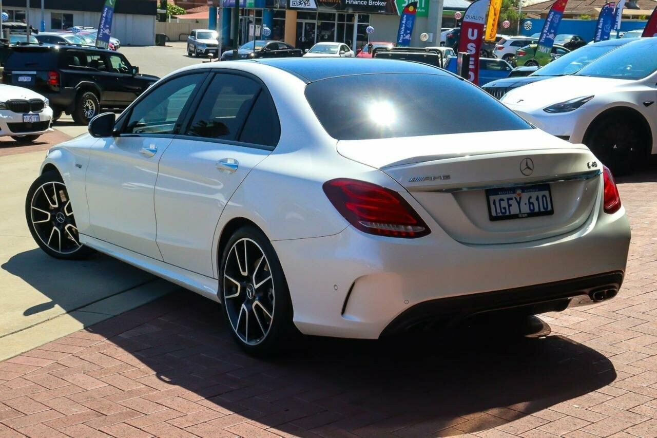 Mercedes Benz C-class image 2