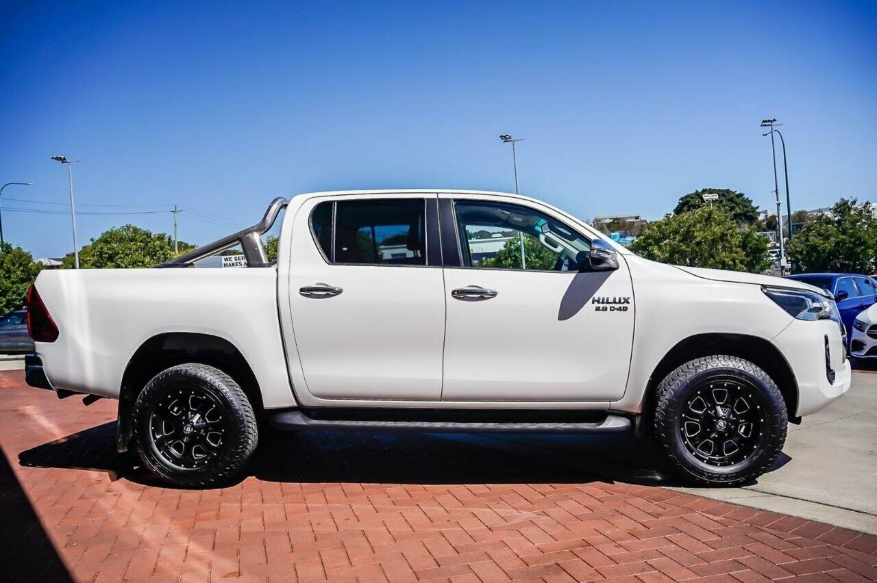 Toyota Hilux image 3