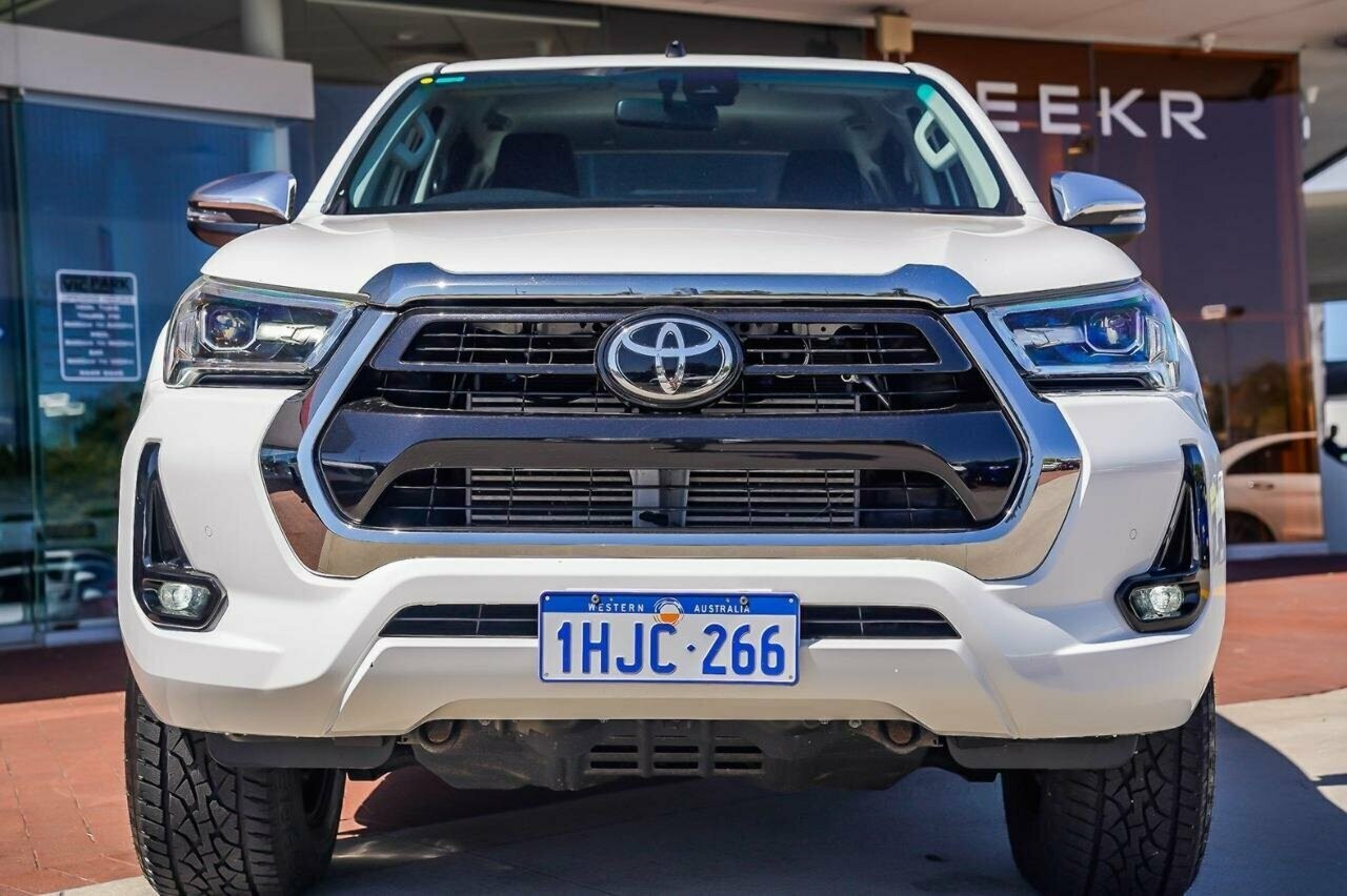 Toyota Hilux image 4