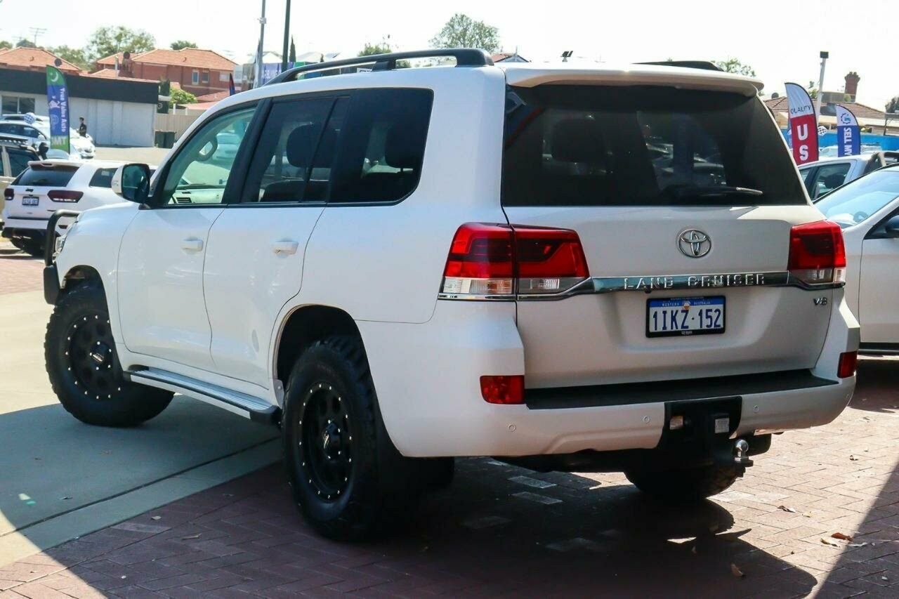 Toyota Landcruiser image 2