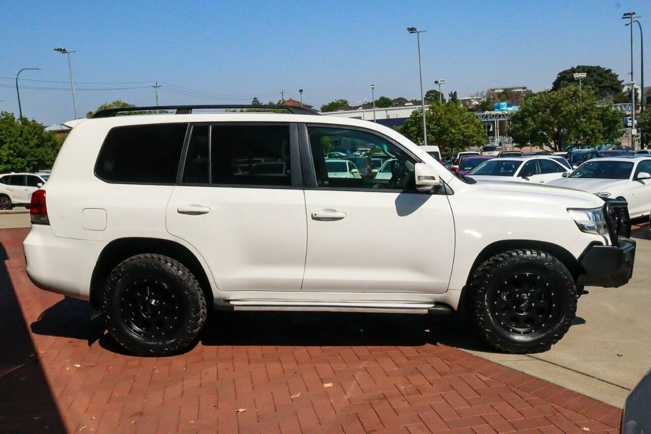 Toyota Landcruiser image 3