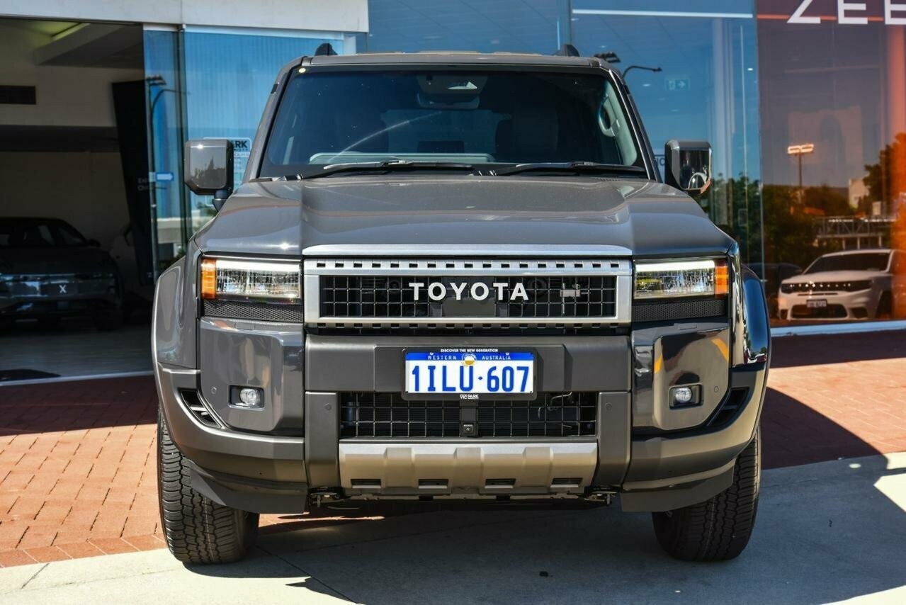 Toyota Landcruiser Prado image 4