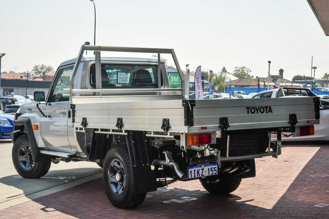 Toyota Landcruiser image 2