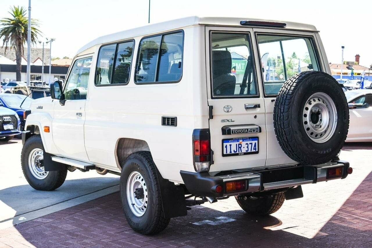 Toyota Landcruiser image 2