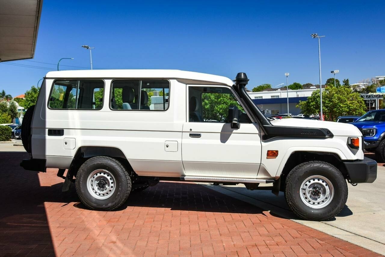 Toyota Landcruiser image 4