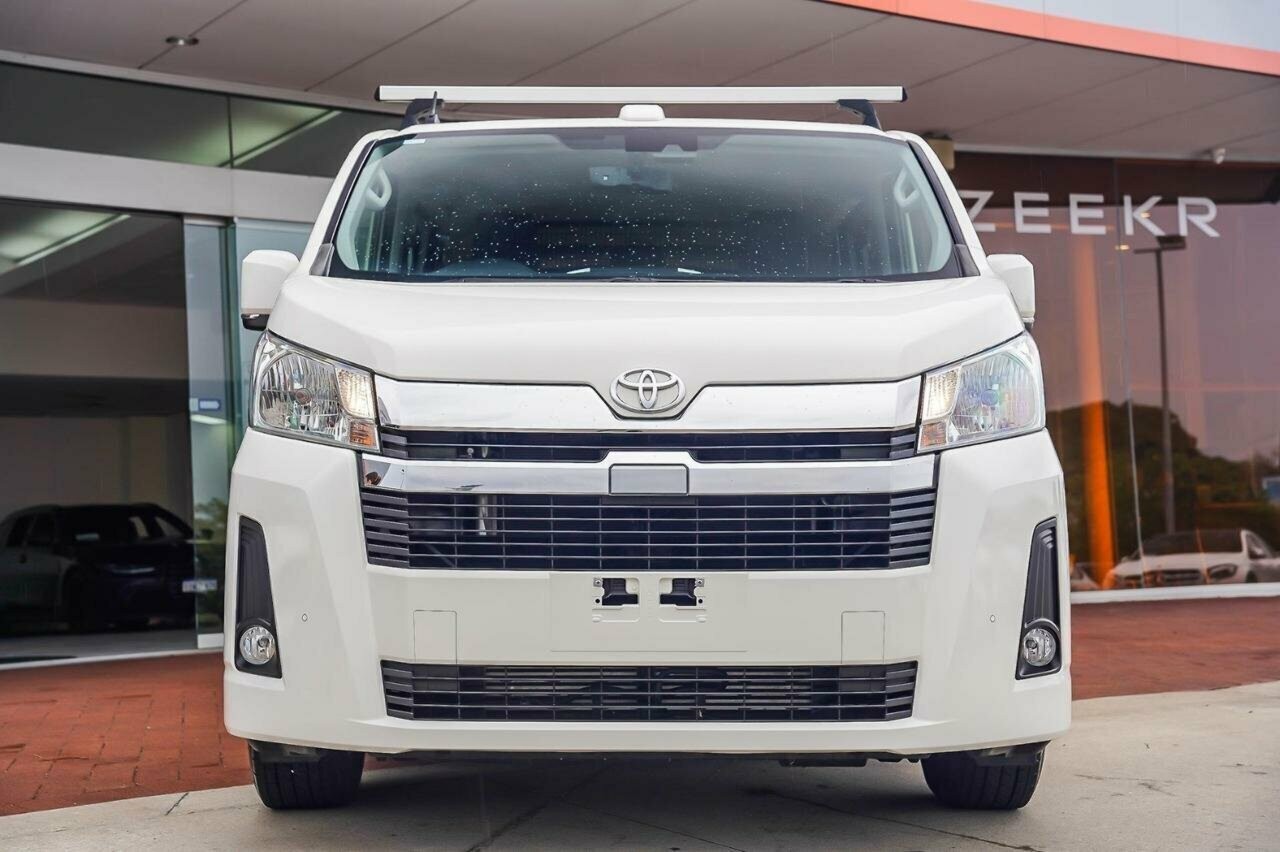 Toyota Hiace image 4