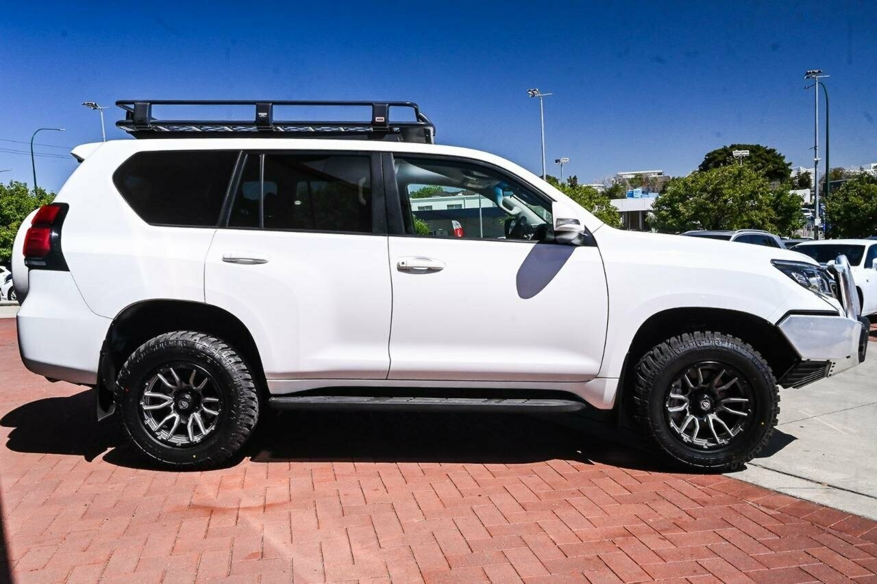 Toyota Landcruiser Prado image 3