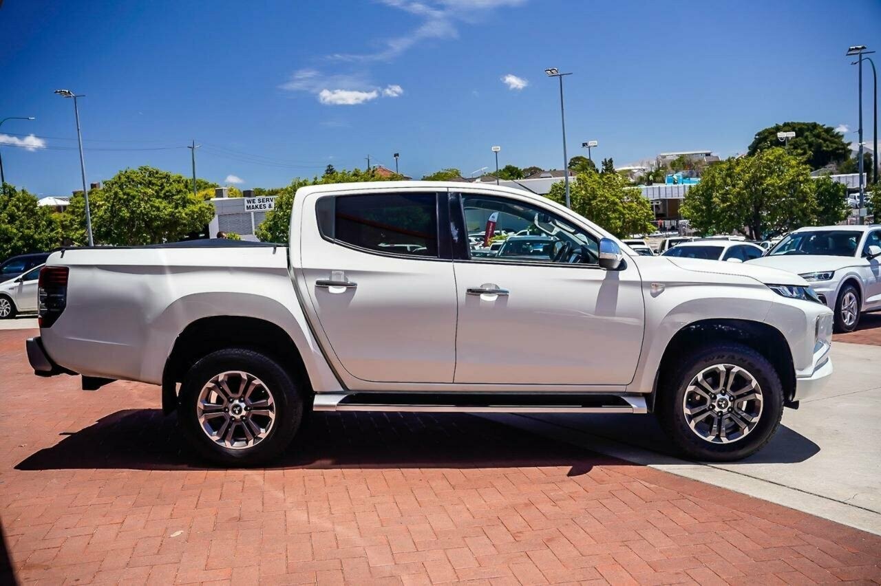 Mitsubishi Triton image 3