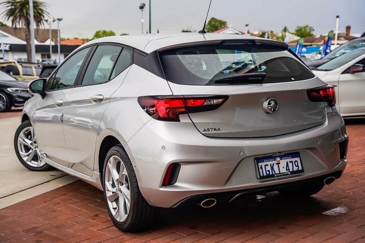 Holden Astra image 2