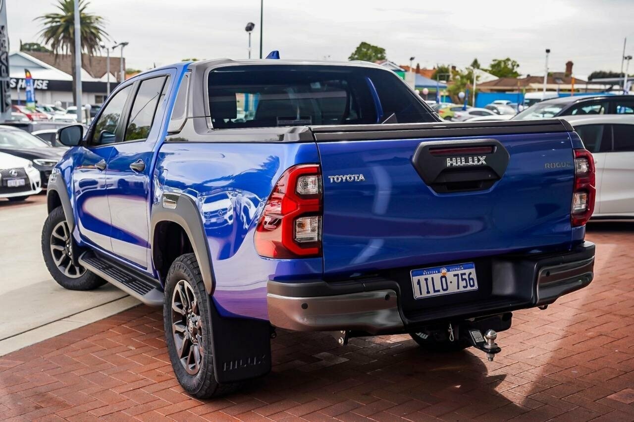 Toyota Hilux image 2