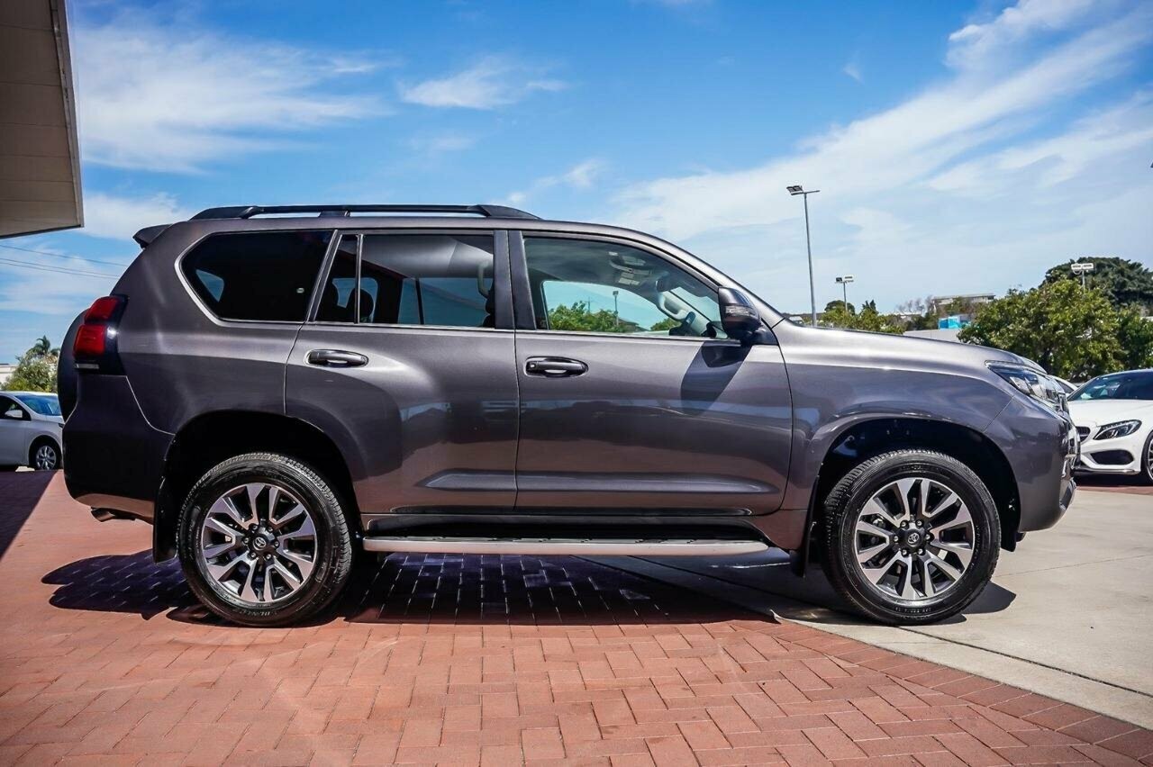 Toyota Landcruiser Prado image 3