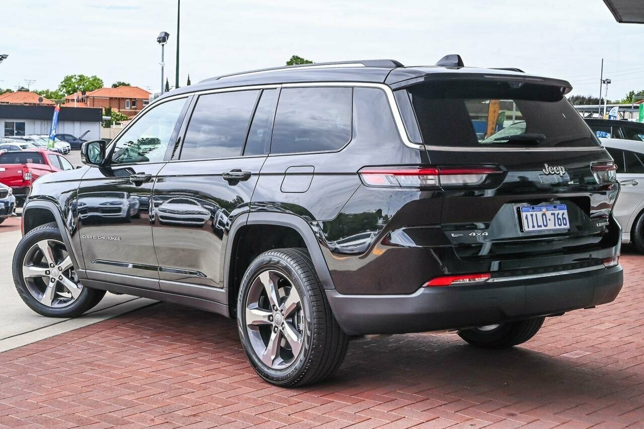 Jeep Grand Cherokee image 2