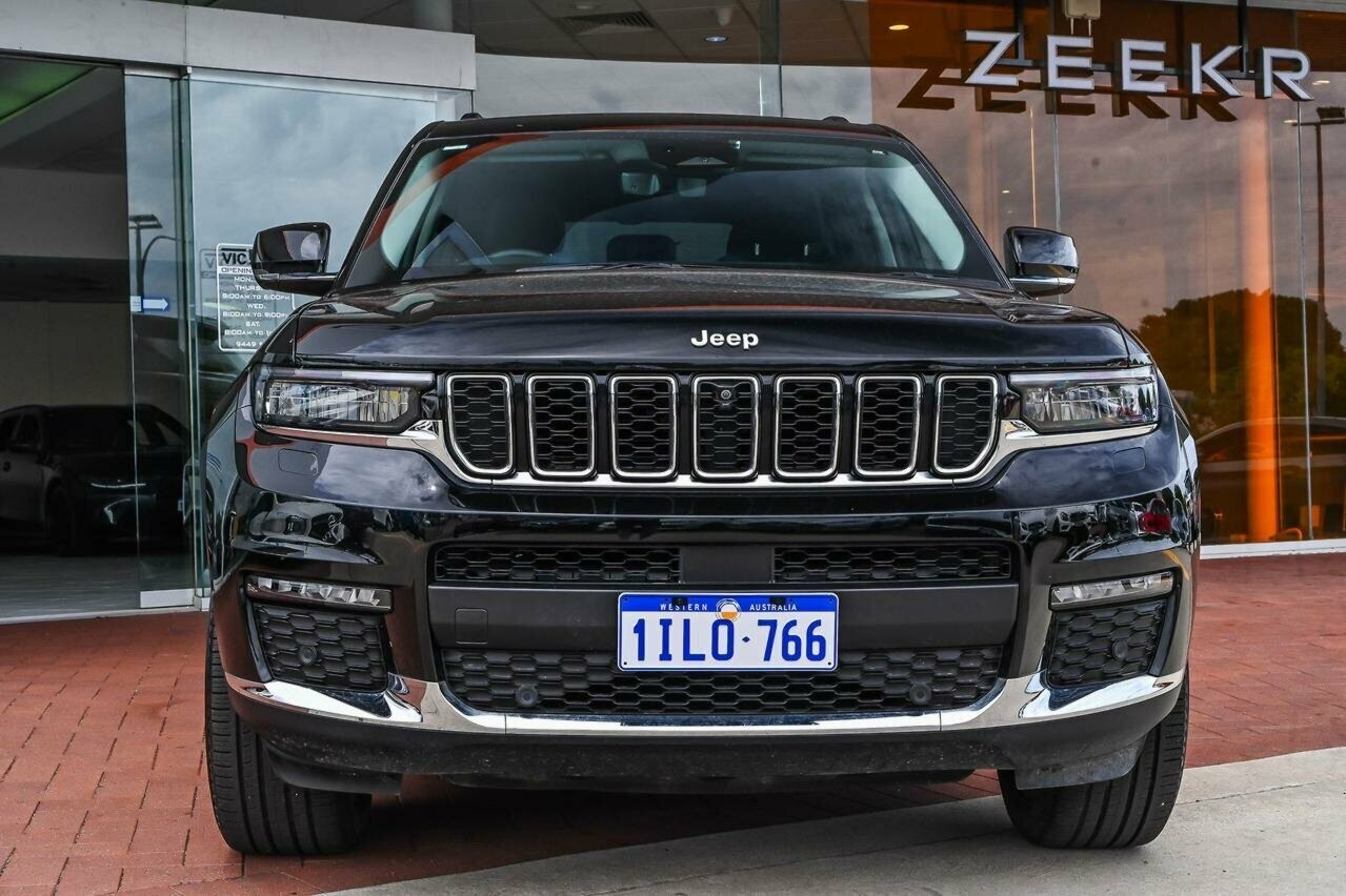 Jeep Grand Cherokee image 4