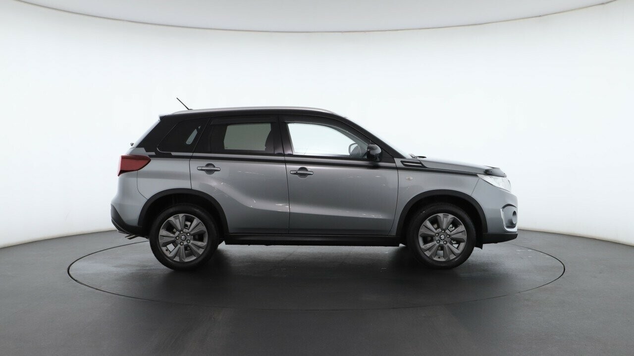 Suzuki Vitara image 2