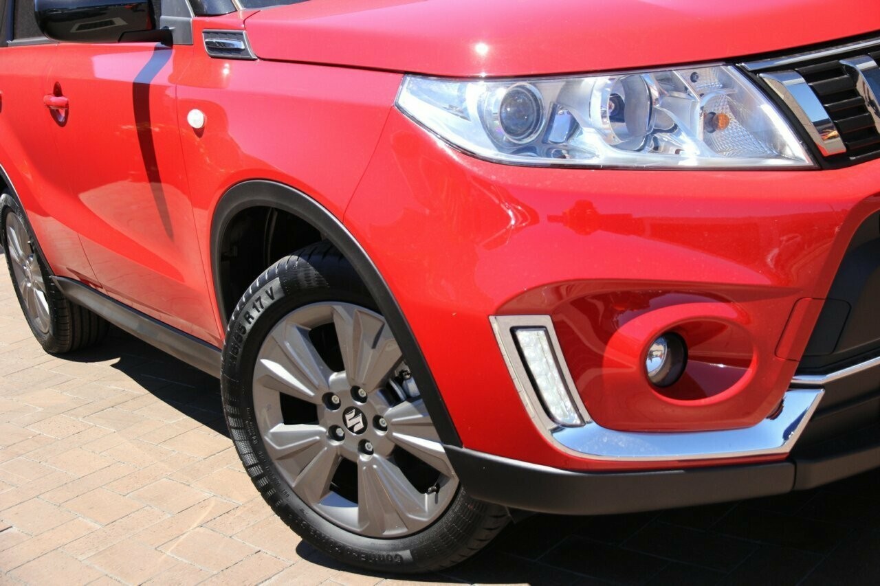 Suzuki Vitara image 2