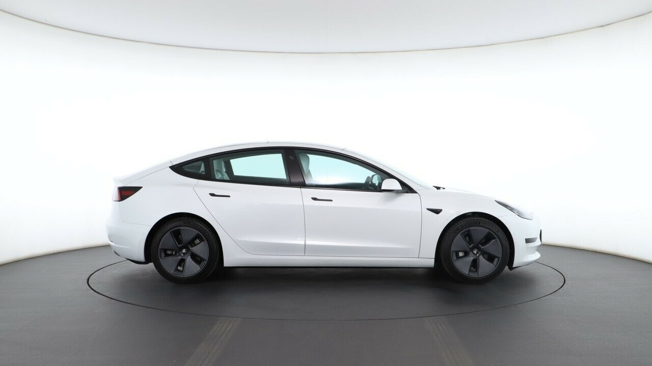 Tesla Model 3 image 3