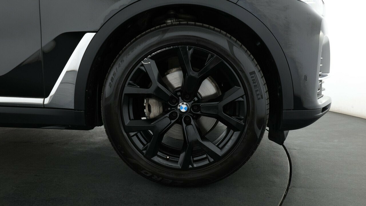 BMW X7 image 4